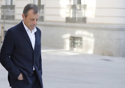 Sandro Rosell a su llegada a la Audiencia Nacional para comparecer en el juicio contra él, su esposa y cuatro acusados de blanquear 20 millones de euros de la Confederación Brasileña de Fútbol.