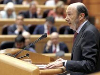 El líder del PSOE, Alfredo Pérez Rubalcaba, durante su intervención en el pleno del Congreso. EFE/Archivo