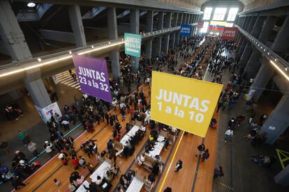 Un total de 168.435 ecuatorianos residentes en España podrán votar hoy en las elecciones presidenciales, legislativas y al Parlamento Andino convocadas en su país. En la imagen, votaciones en Madrid.