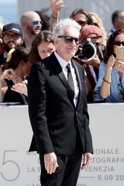 <p>Recibir un premio honorífico es una ocasión perfecta para demostrar que la veteranía no está reñida con la rebeldía. El director cine, David Cronenberg (Toronto, Canadá, 1943), acudió con esmoquin negro rebajado con corbata en lugar de pajarita, cabellera blanca y un par de gafas simple y llanamente perfectas. <strong>Veredicto:</strong> héroe.</p>