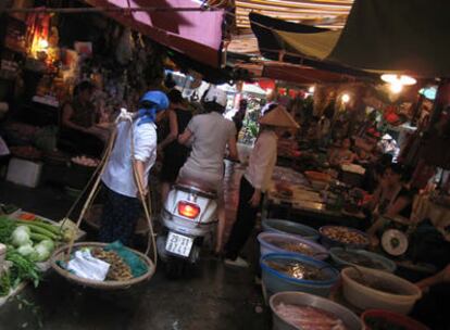 Mercado callejero de Pho Gia Ngu, Barrio Antiguo de Hanoi