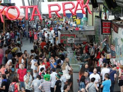 Las 'txosnas' o casetas en la Semana Grande de Bilbao, el viernes.