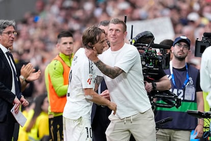 Luka Modric y Toni Kroos, en la despedida del primero, el sábado en el Bernabéu.