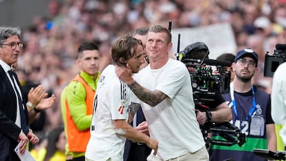 Luka Modric y Toni Kroos, en la despedida del primero, el sábado en el Bernabéu.