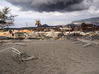 Enero de 2022. Barrio de Las Manchas, en El Paso, una de las zonas más afectadas. Para quitar las cenizas de un jardín hacen falta 15 camiones.