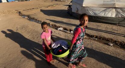Refugiados iraquíes que huyeron de Mosul.