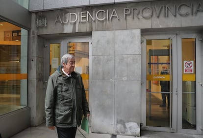 El expresidente del Principado y exvicepresidente del Gobierno, Francisco Álvarez-Cascos, a su salida de la Audiencia Provincial de Oviedo el pasado enero.