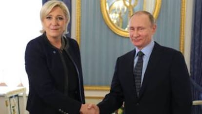 Marine Le Pen y Vladímit Putin, en 2019 en Moscú.