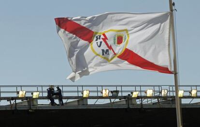 Prueba de iluminación en el estadio de Vallecas