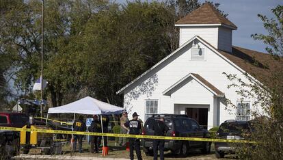 L'escena de l'església baptista de Sutherland Springs.