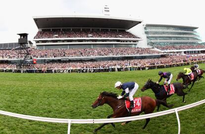 En el hipódromo de Flemington (Australia) se celebra la Melbourne Cup donde cada año las apuestas superan los 70 millones de euros.