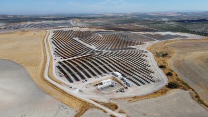 Planta fotovoltaica construida por OHLA en Olivares (Jaén).