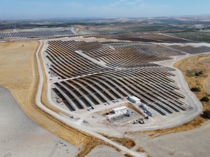 Planta fotovoltaica construida por OHLA en Olivares (Jaén).