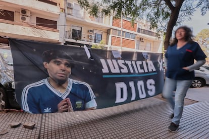  Una pancarta de Diego Maradona en San Isidro, Argentina, el 13 de mayo de 2025. 