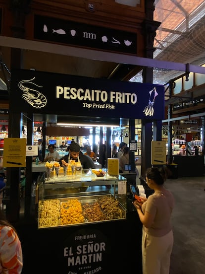 Vista de uno de los tres puestos que tiene el grupo en el Mercado de San Miguel.