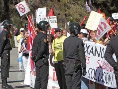 Protesta de afectados por las preferentes el pasado septiembre en un acto del PP en Soutomaior (Pontevedra) al que acudi&oacute; Rajoy.