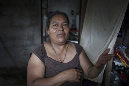 Mayra Sánchez, cuya casa quedó inhabitable tras el sismo en Juchitán, es la encargada de un comedor comunitario que se instaló en la calle de su vivienda, en la colonia Guadalupe.