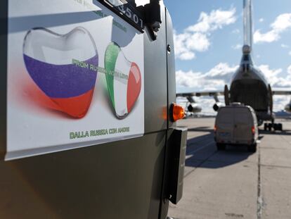 Aeropuerto militar de Chkalovsky, en las afueras de Moscú, este domingo, donde se preparaba el envío de personal médico y suministros a Italia.