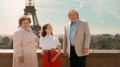 Imagen de 'Aline', con Lemercier empequeñecida para dar vida a la protagonista en su primera gira europea, junto a su madre y su representante.