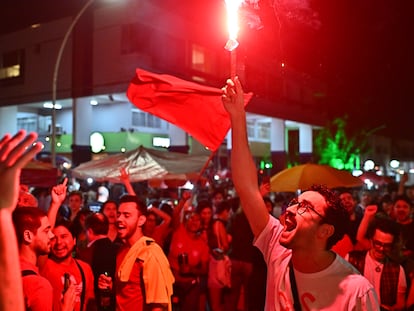 Personas celebran la condena al expresidente Jair Bolsonaro en Brasilia, el 11 de septiembre.
