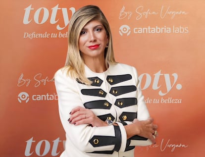 Natalia Ortiz ha sido designada gerente general para dirigir el lanzamiento en Europa de Toty by Sofía Vergara, una marca de Cantabria Labs. Llega procedente de The Fragrance Shop, donde ocupaba el cargo de directora comercial. Tiene una sólida trayectoria de más de dos décadas en el sector retail y experiencia en empresas como World Duty Free Group, Douglas y Dufry Group. Es licenciada en Ciencias Económicas por la Universidad de Deusto.
