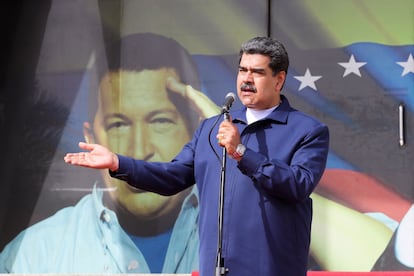 Nicolás Maduro, a su llegada al aeropuerto de La Guaira, en Caracas, tras volver esta semana de un viaje por Eurasia y África.