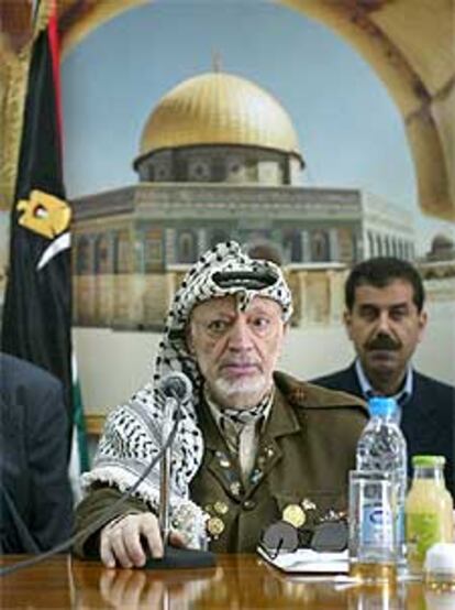 Yasir Arafat, durante su reunión con el Consejo de Al Fatah.