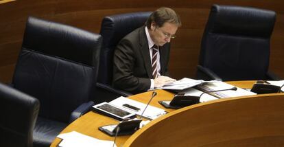 El nuevo consejero de Hacienda y Administraciones Públicas, Juan Carlos Moragues, en las Cortes.
