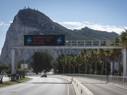 La frontera de Gibraltar con España permanece abierta, aunque con poco tránsito debido a las medidas de confinamiento