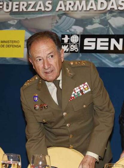 El general Félix Sanz, en un desayuno el pasado lunes.