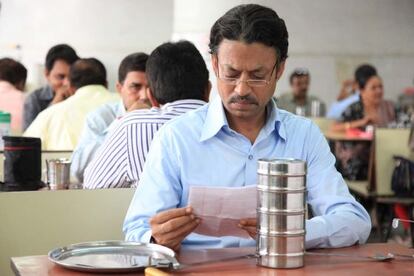 Irrfan Khan, en el comedor de la empresa en que trabaja en 'The lunchbox'.