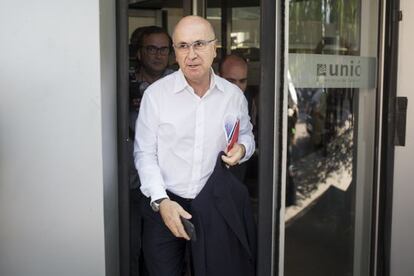 Unió leader Josep Antoni Duran i Lleida leaves party headquarters after the meeting.