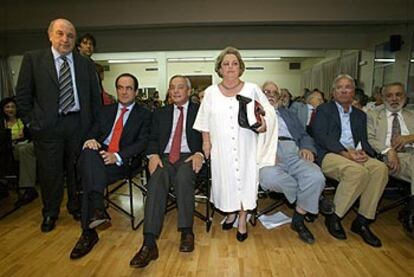 Almunia, Bono, Solchaga, María Antonia Iglesias y Barrionuevo, durante la presentación del libro.