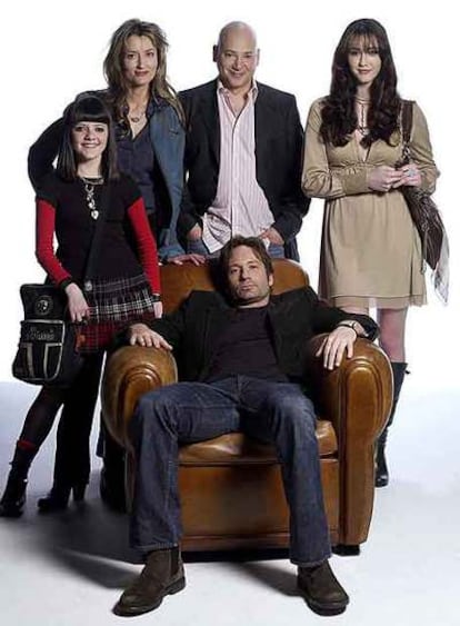 David Duchovny, rodeado del equipo de la serie <i>Californication</i>.