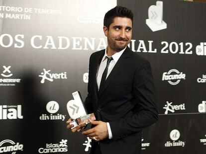 Alex Ubago, con el premio de la Cadena Dial 2012.