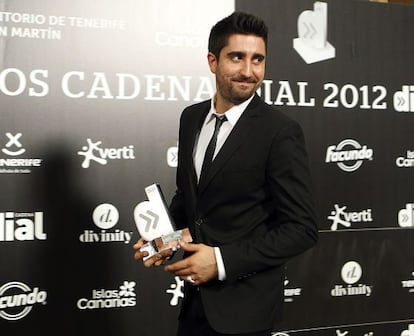 Alex Ubago, con el premio de la Cadena Dial 2012.