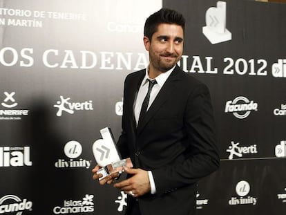 Alex Ubago, con el premio de la Cadena Dial 2012.