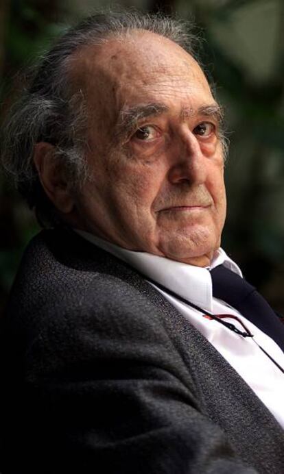 El escritor Rafael Sánchez Ferlosio, en Barcelona, en 2003.