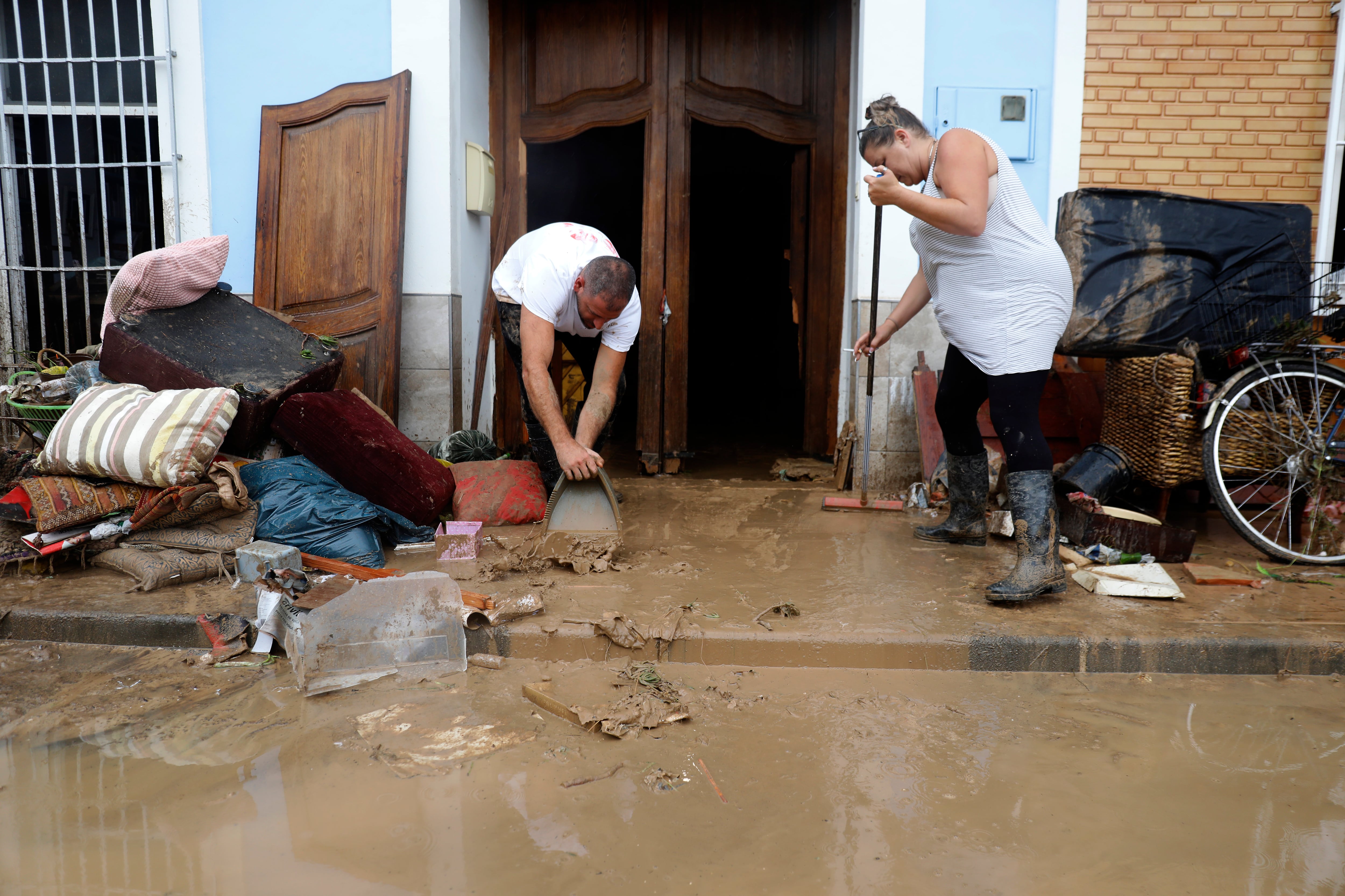 Dos muertos en Oliva y ocho municipios siguen confinados por las lluvias
