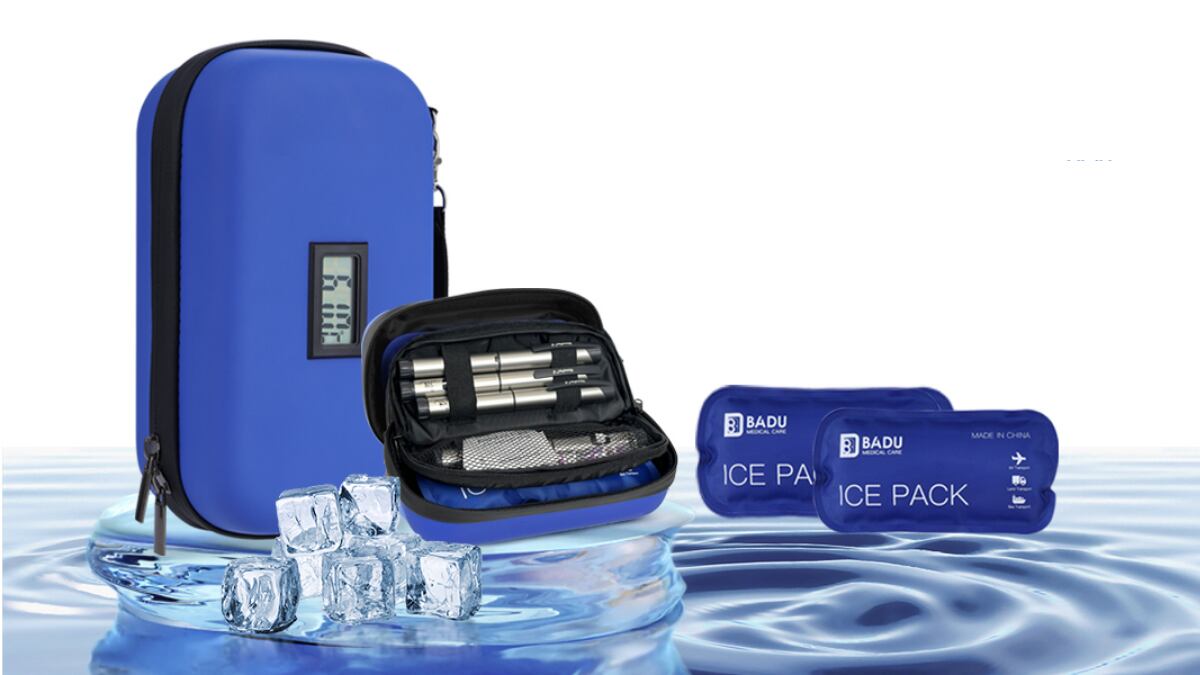Estuche de viaje para diabéticos con 2 bolsas de hielo reutilizables.
