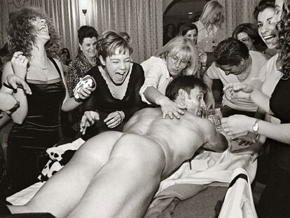 <i>Despedida de soltera</i>, fotografía realizada en Valladolid en 2000 por Rafael Trobat.