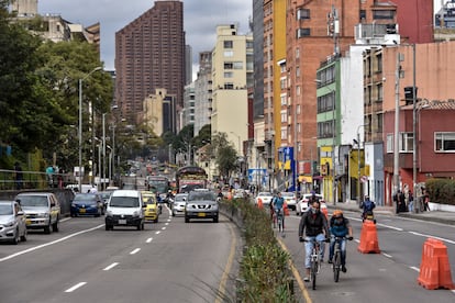 Uno de los carriles bici provisionales de Bogotá, el pasado 20 de mayo. 