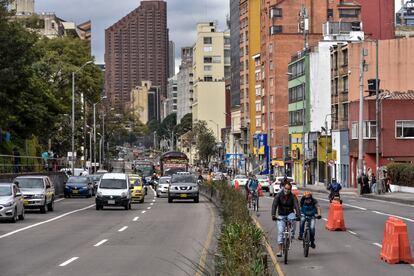 Uno de los carriles bici provisionales de Bogotá, el pasado 20 de mayo. 