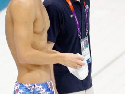 Phelps, junto a Bowman.