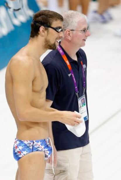 Phelps, junto a Bowman.