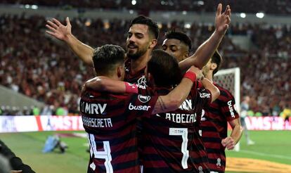 Pablo Mari celebra su gol frente al Gremio.