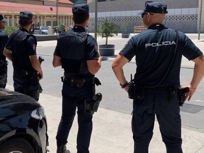 Efectivos de la Policía Nacional en Málaga, en una imagen de archivo.