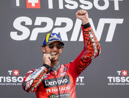 Francesco Bagnaia celebra después de ganar la carrera al sprint del Gran Premio de Austria.