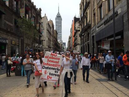 Los padres de los niños abusados marcharon en el día del niño para exigir justicia.