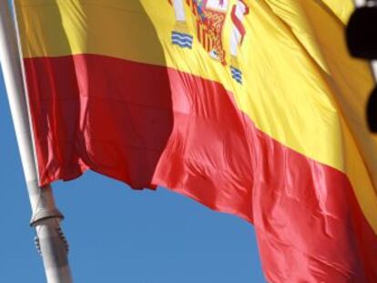 Bandera de Espa&ntilde;a en la Plaza de Col&oacute;n. 